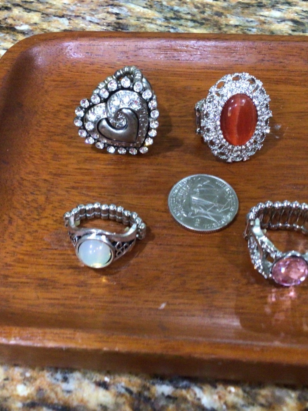 Lot of 14 great looking stretchy band rings. All in excellent shape - Picture 2 of 9